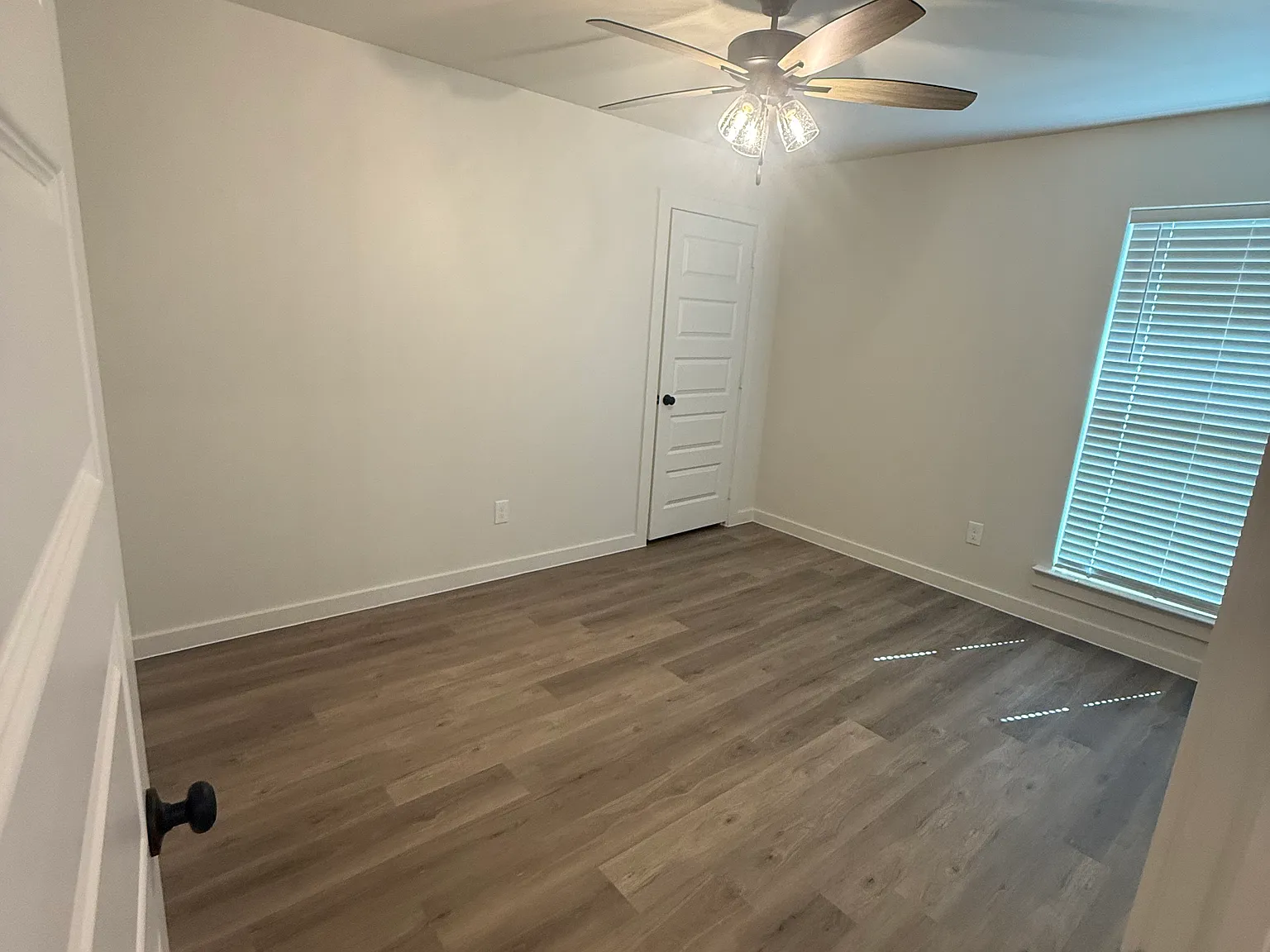 4 bed, 2050 sqft, $2,550 — Photo 2
