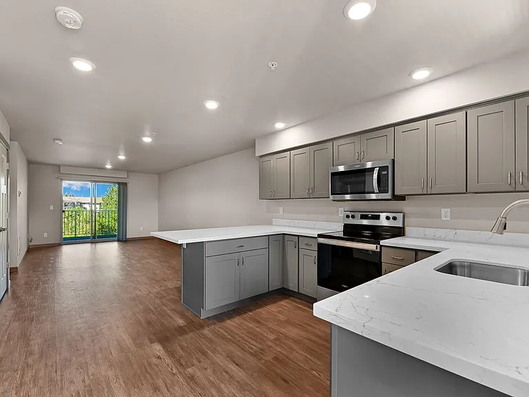 515 Telegraph Rd — Photo 1