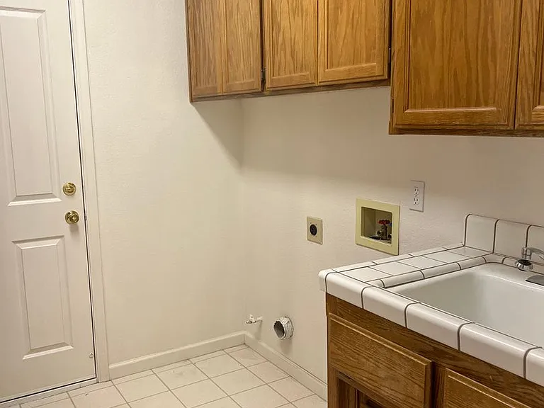 120 Heaton Ct — Photo 17