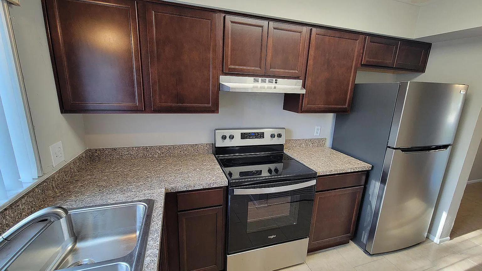 2 bed, 2.5 bath, 1088 sqft, $1,650 — Photo 3