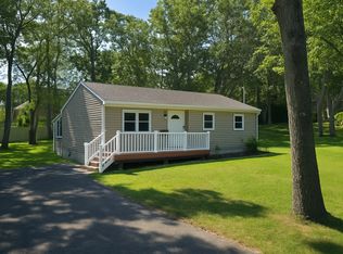 25 Rolling Hill Rd, Hampton Bays, NY 11946