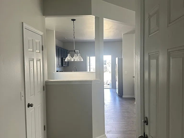 336 Peters Creek Dr — Photo 2
