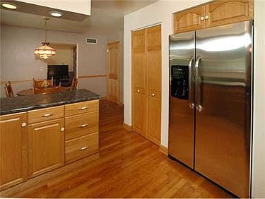 5th image of 881 Northeast Dr