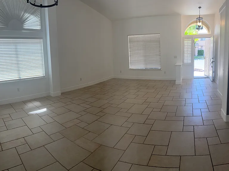 9520 Mountainair Ave — Photo 4