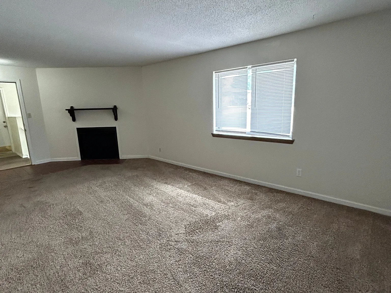 2 bed, 700 sqft, $900 — Photo 1