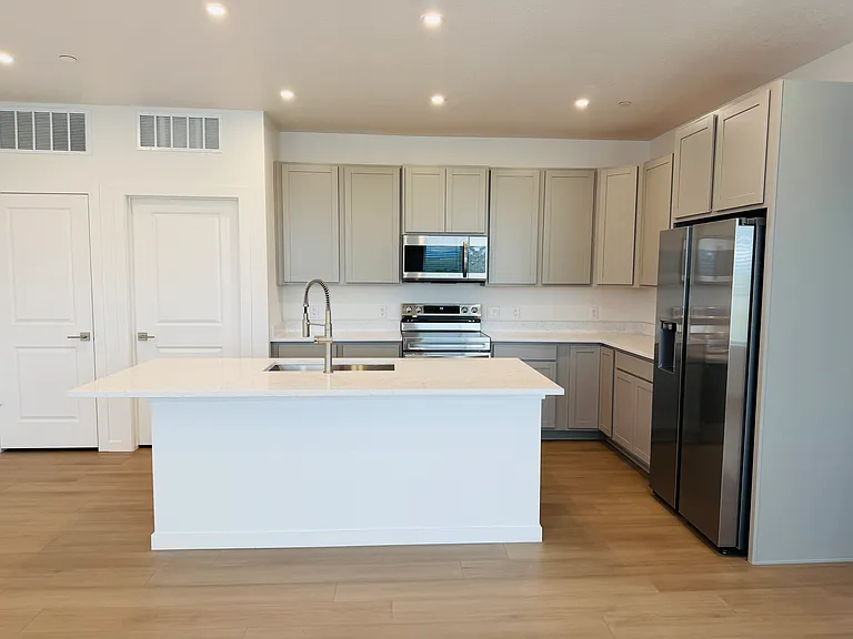 11960 Soprano Cir #304 — Photo 19