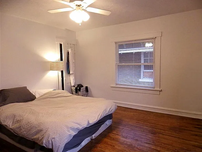 2320 Summit St — Photo 14