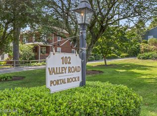 102 Valley Rd APT 21, Greenwich, CT 06807