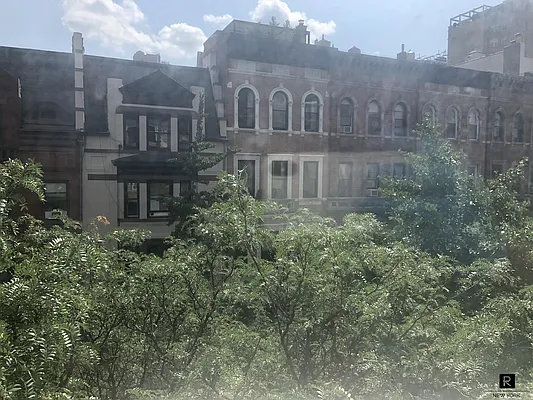 Rented by R New York | media 44