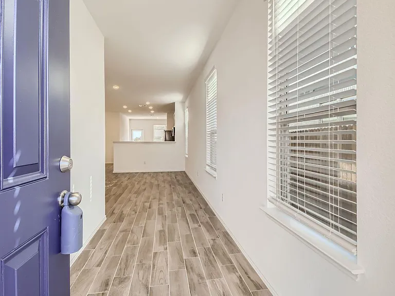 140 Bennington Dr — Photo 5