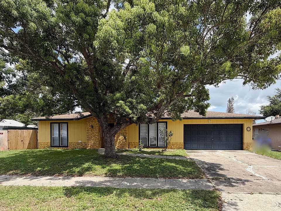 889 Hendry Dr