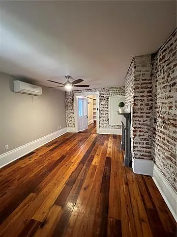 1119 Bourbon St #4 — Photo 11