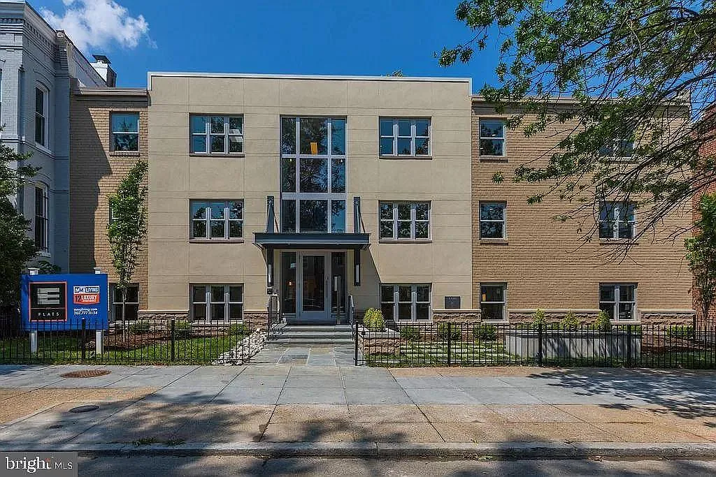 626 E St SE #201 photo 1