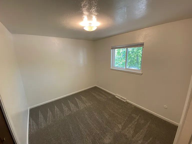 1475 Chambers Dr — Photo 15