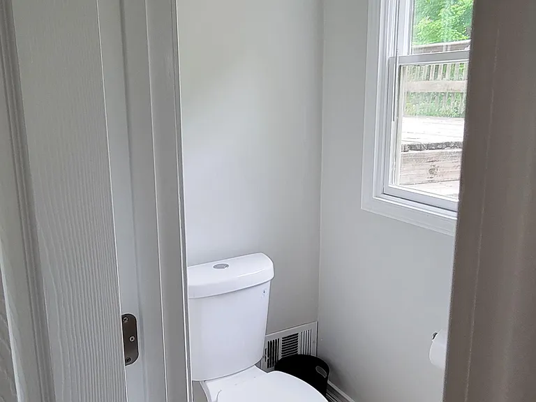 NE Locust Dr — Photo 8