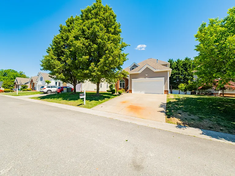 9721 Pemberton Crossing Dr — Photo 3