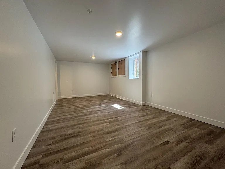186 N Holly St — Photo 8