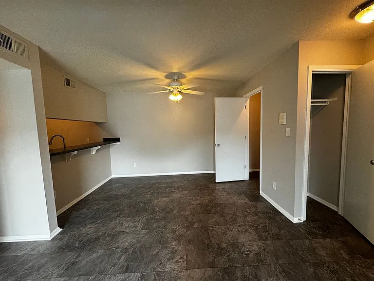 Coventry Court West Apartments — Photo 53