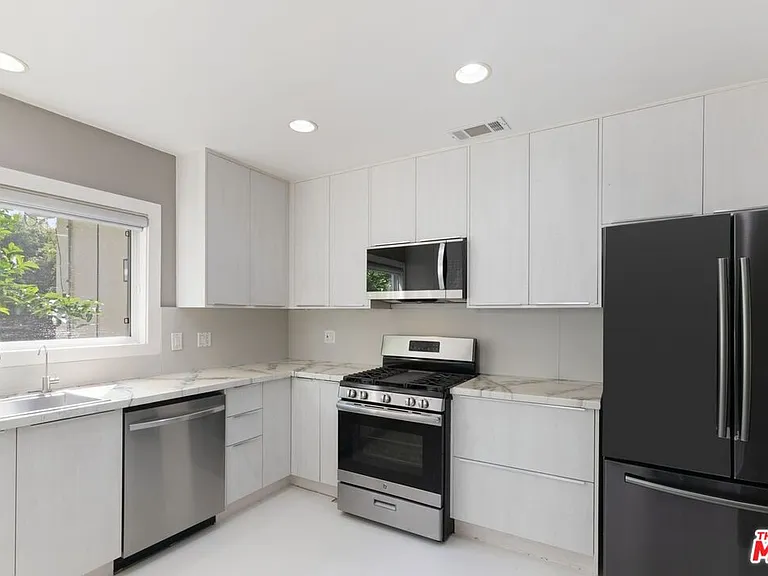 1112 S Highland Ave — Photo 6