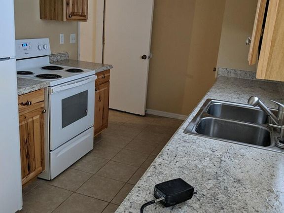 4th image of 3820 NW Archer St #102