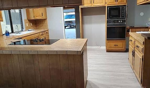 5th image of 18600 Plumas St