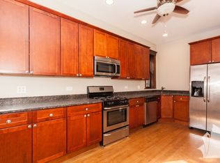 1043 W Dakin St #1B, Chicago, IL 60613