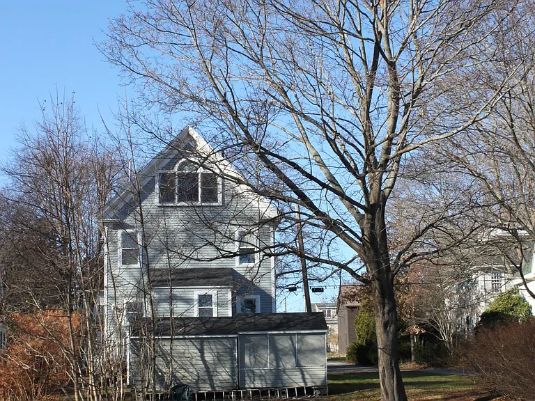 210 Clinton St — Photo 6