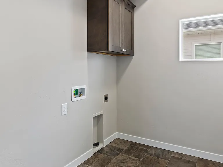 928 Crestview Dr — Photo 13