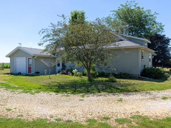 13805 Westbrook St, Aplington, IA 50604