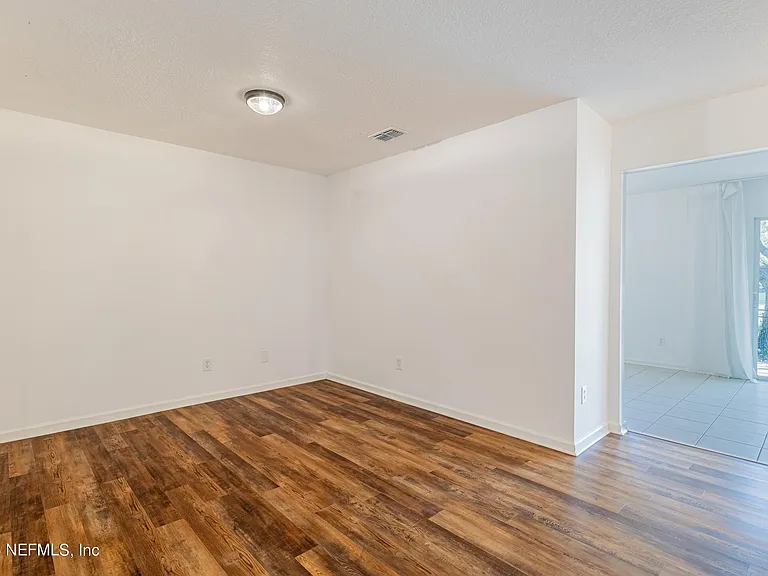 1630 Vineland Cir #B — Photo 10