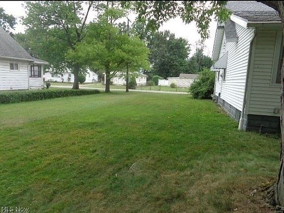 3rd image of 33106 Barbara Dr