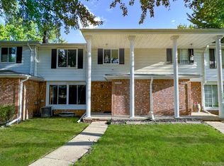 32552 Barclay Sq, Warren, MI 48093