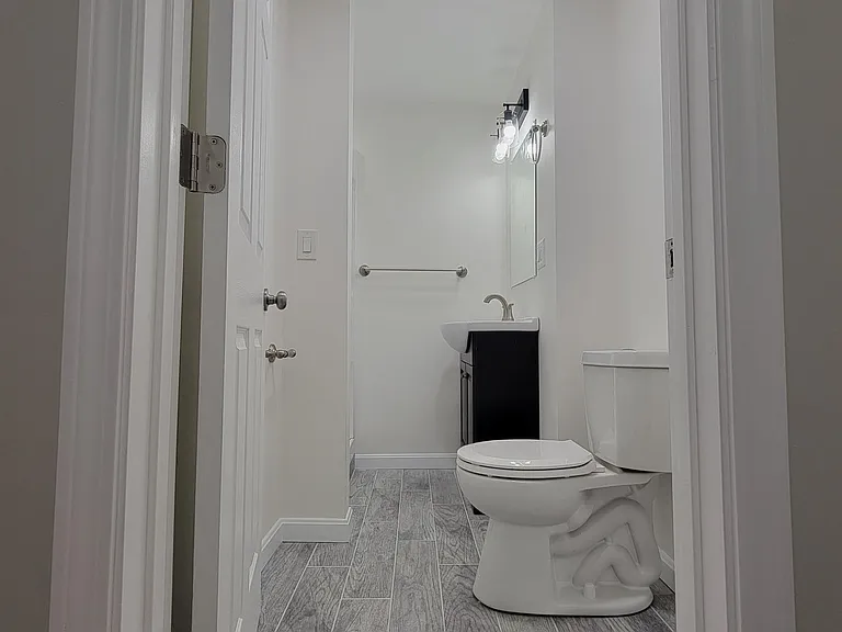 224 Hanover St #11A — Photo 23