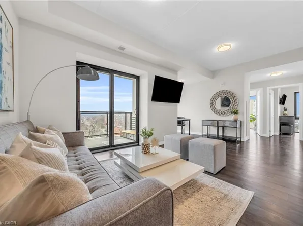 15 Queen St S #807, Hamilton, ON L8P 3R4