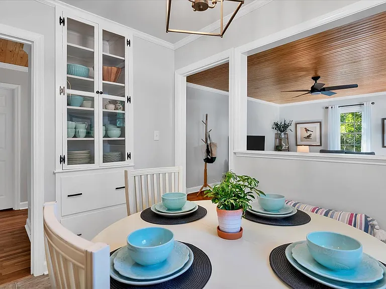 260 E Connecticut Ave — Photo 8
