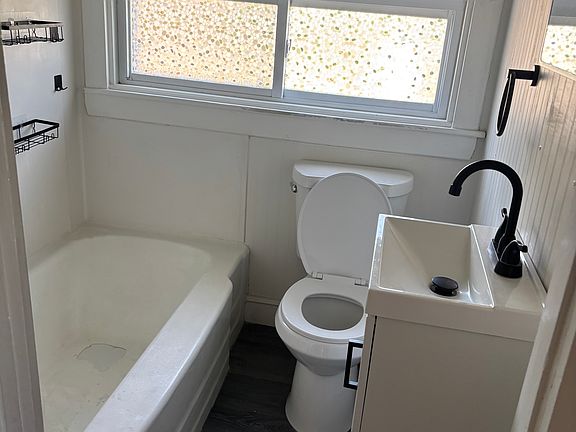 5th image of 119 N Broadway APT B
