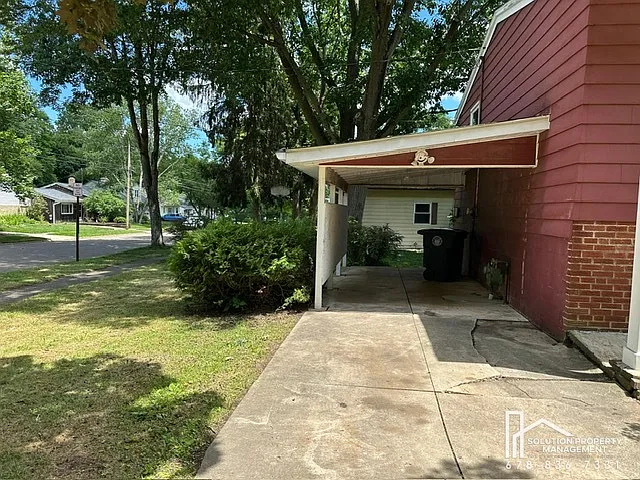 1323 Hilton Dr — Photo 15