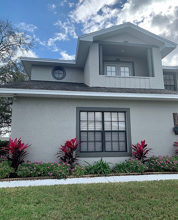 2nd image of 2823 Chatsworth Ln