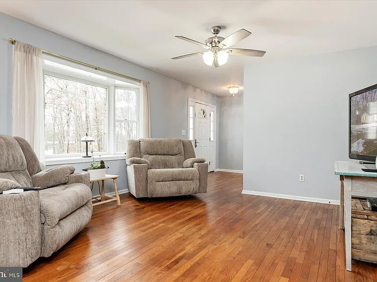 8953 Treesdale Dr — Photo 5