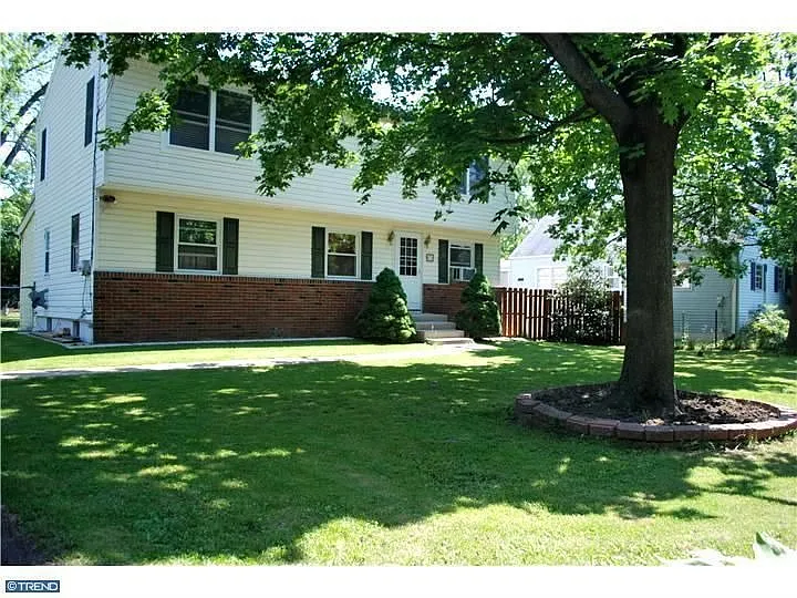 478 Walnut Ave photo 1