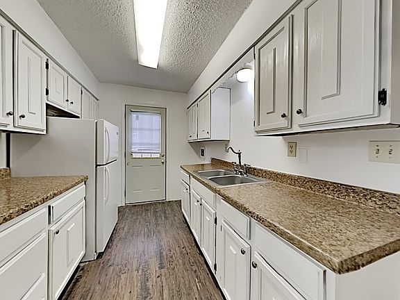 3rd image of 501 Byron St APT B
