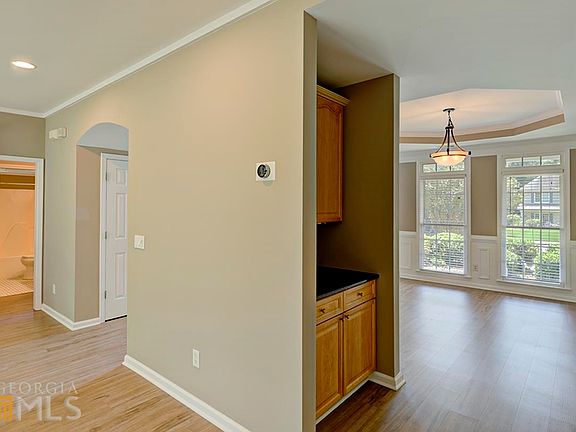 4th image of 303 Pemberton Ct