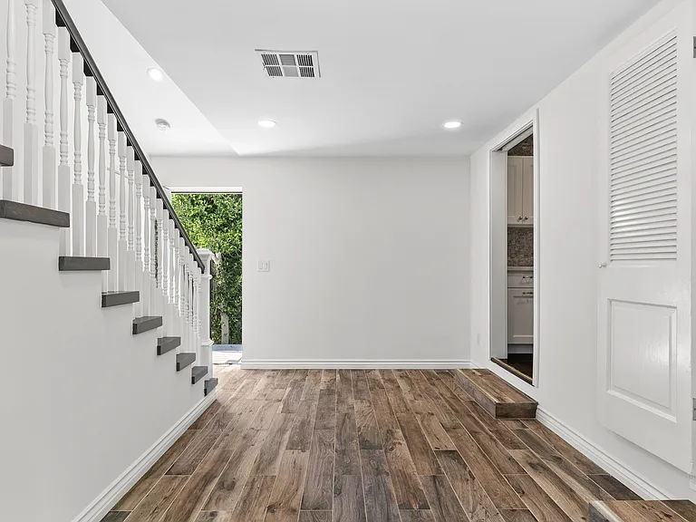 4242 Van Nuys Blvd — Photo 22