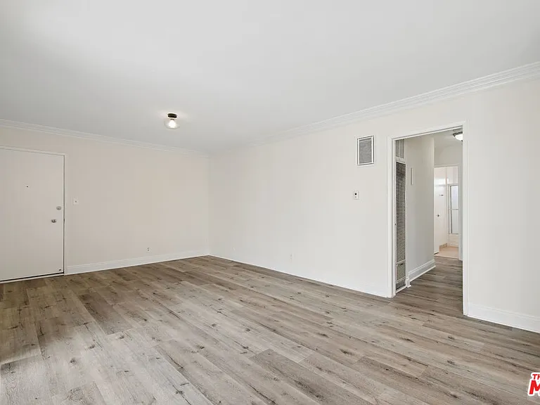 7540 Hampton Ave #206 — Photo 7
