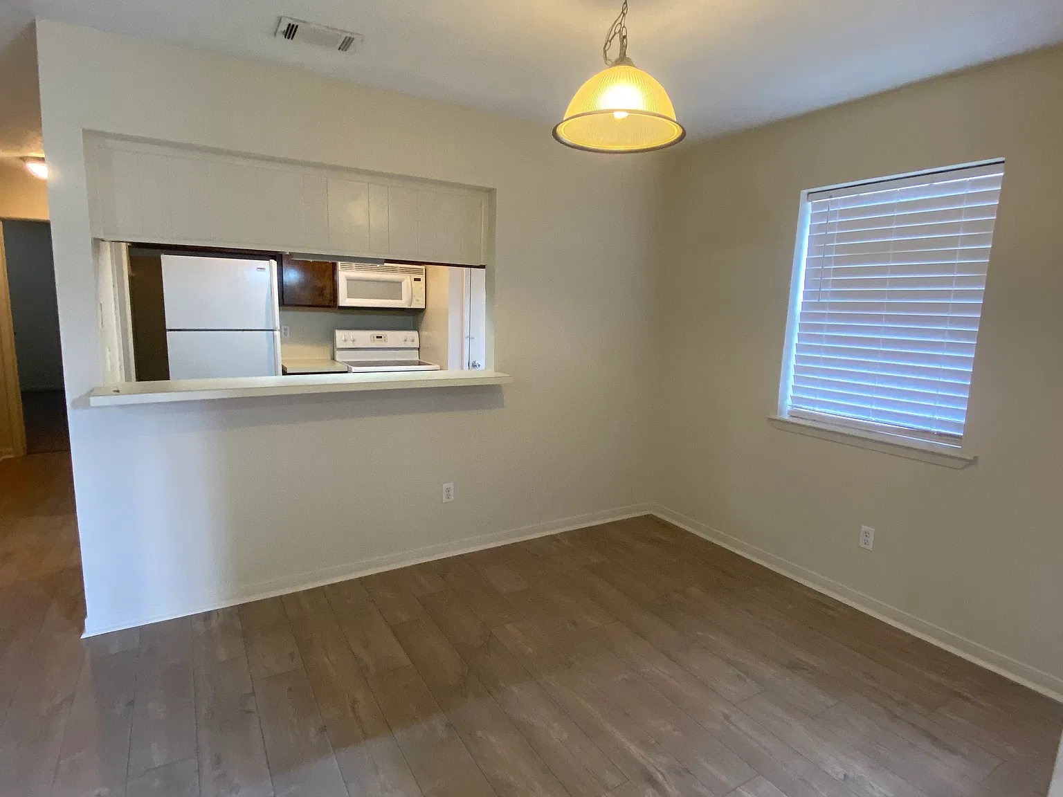 2 bed, 985 sqft, $1,400 — Photo 2