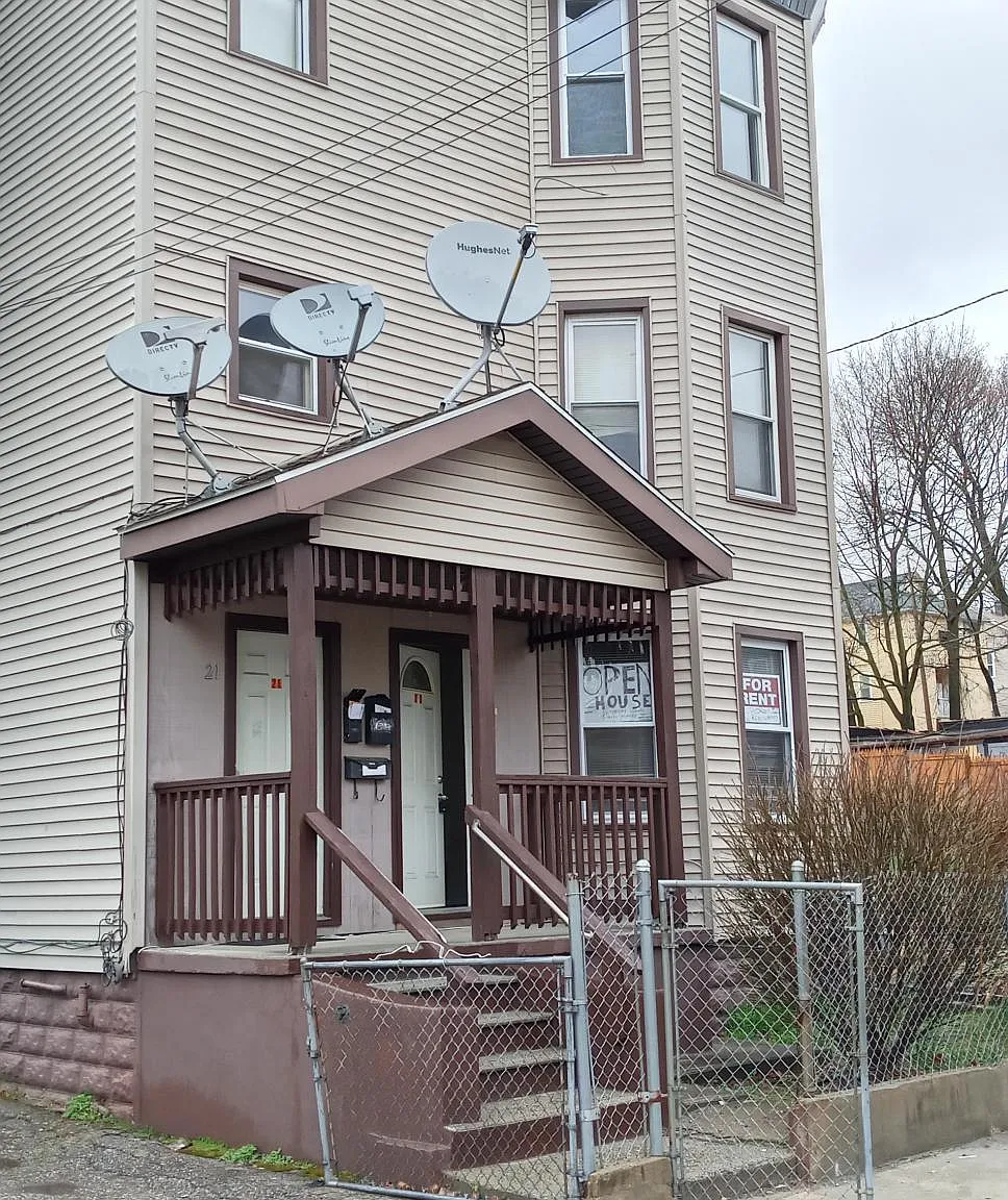 2 bed, 1000 sqft, $1,400 — Photo 2