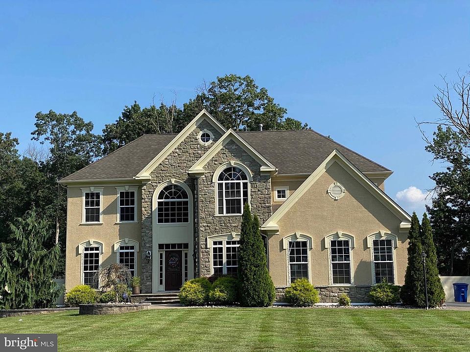 1st image of 207 Cherry Tree Ct