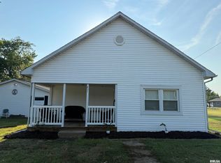 807 S Cockrum St, Sesser, IL 62884