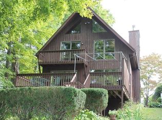 14 Rosemary Ln, Middlefield, CT 06455