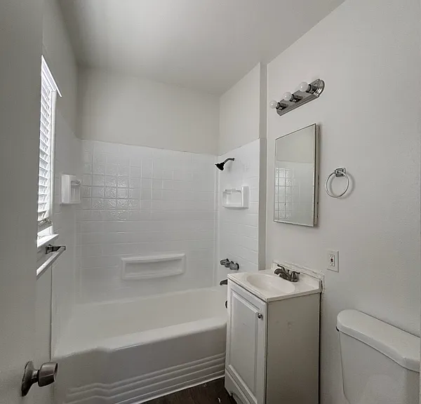 611 N Olive St #3 — Photo 4